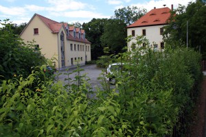 Die Kita "Nemzer Rasselbande" liegt direkt am Gemeindeamt (ehemaliges Rittergut Nöbdenitz).