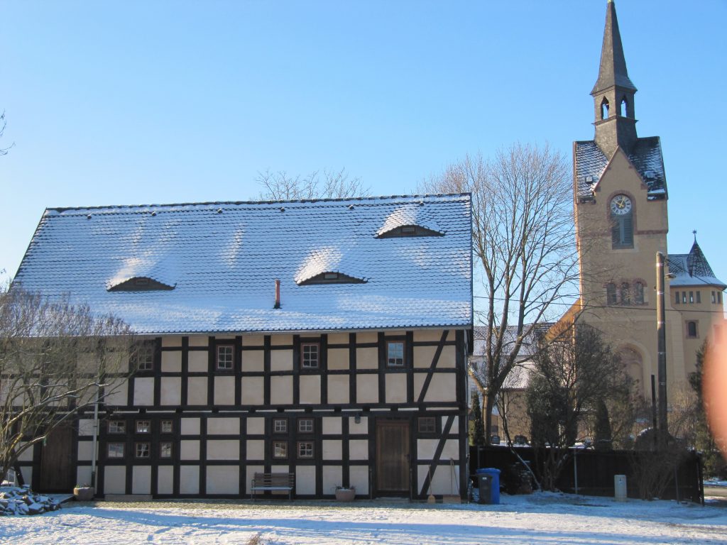 Pfarrhof und Kirche Nöbdenitz im Winter